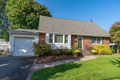 97 Twinlawns Ave, Hicksville, NY 11801