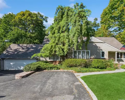 1 Livingston Pl, Dix Hills, NY 11746