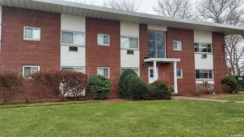 125 Hempstead Garden Dr #J1B, West Hempstead, NY 11552