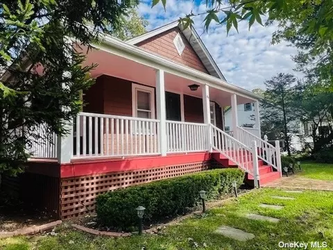 45 Moffitt Blvd, East Islip, NY 11730