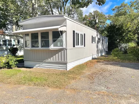 37-65 Hubbard Ave, Riverhead, NY 11901