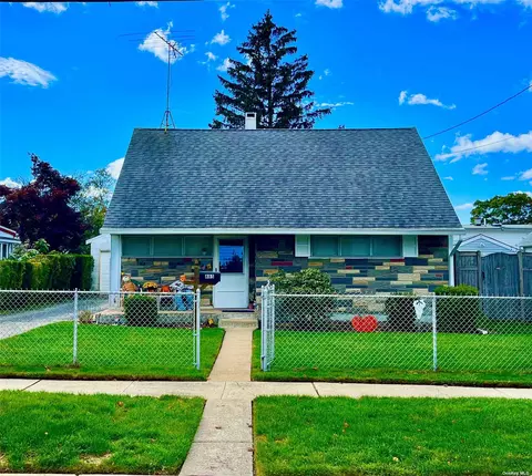 885 Grand Blvd, Westbury, NY 11590