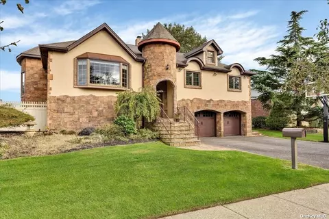 12 Herkimer Ave, Jericho, NY 11753