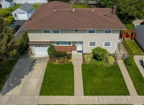 66 Belmont Ave, Plainview, NY 11803