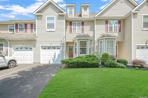 27 Snowdance Ln #0, Nesconset, NY 11767