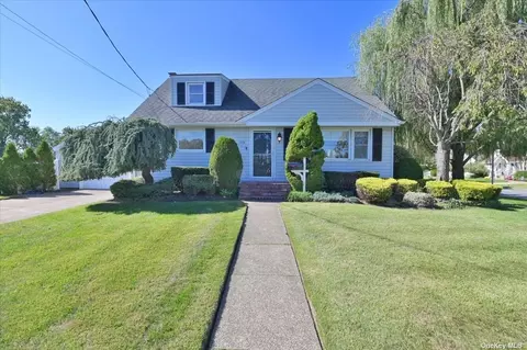 1070 Hicksville Rd, Seaford, NY 11783