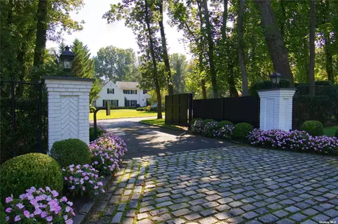 Undisclosed, Old Westbury, NY 11568