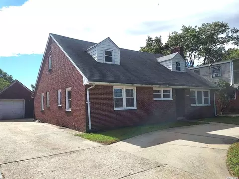 806 Anna Ave, Westbury, NY 11590