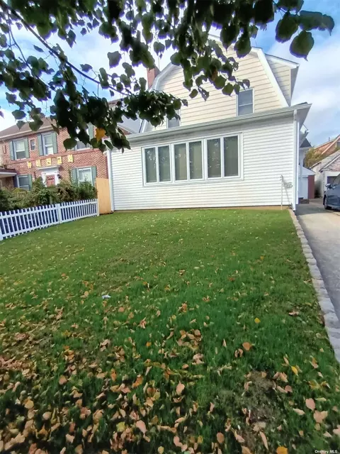 40-16 158th St, Flushing, NY 11358