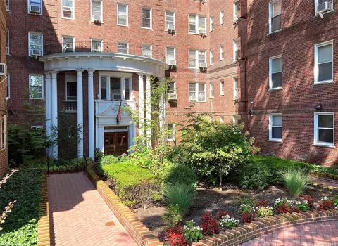 118-11 84 Ave #112, Kew Gardens, NY 11415