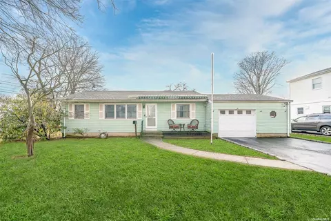 1339 11th St, West Babylon, NY 11704