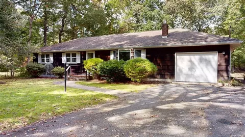 107 Hot Water St, Manorville, NY 11949