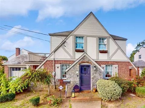 156 Malverne Ave, Malverne, NY 11565