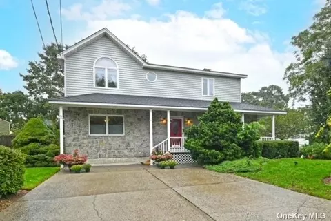 2067 Peck Ave, Merrick, NY 11566