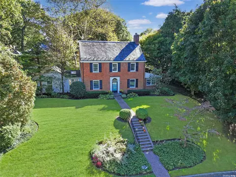 39 Crescent Rd, Port Washington, NY 11050
