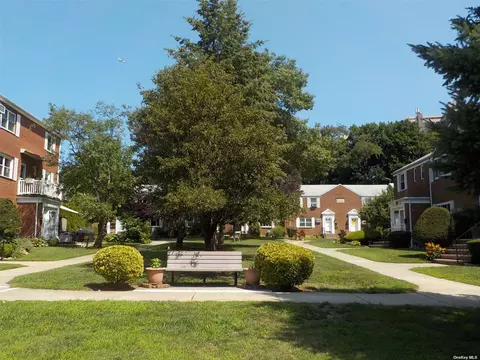 261-53 Langston Ave #E-2, Glen Oaks, NY 11004