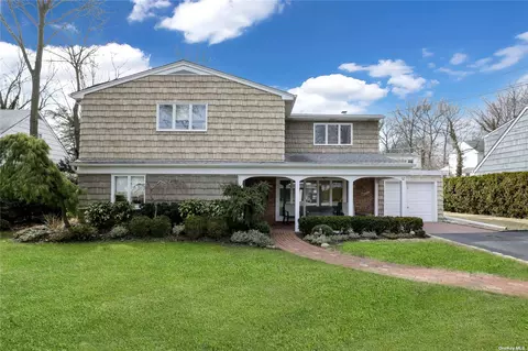 52 Warwick Rd, Great Neck, NY 11023