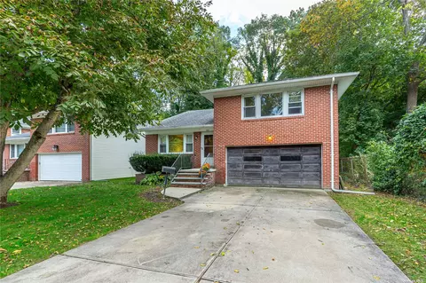 62 Neulist Ave, Port Washington, NY 11050