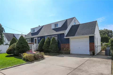 610 Irving Pl, East Meadow, NY 11554