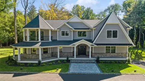 10 Mindy Ct, Lattingtown, NY 11560
