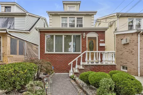 135-30 94th St, Ozone Park, NY 11417