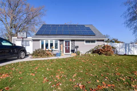 435 Davis Pl, Bethpage, NY 11714
