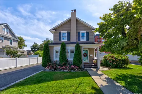70 Hillside Ave, Rockville Centre, NY 11570