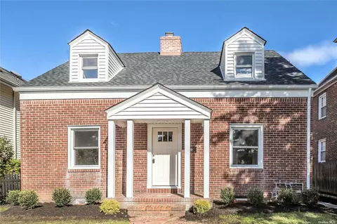 7 Neulist Ave, Port Washington, NY 11050