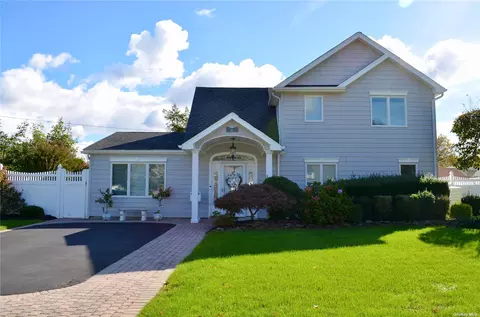 267 Twin Ln E, Wantagh, NY 11793