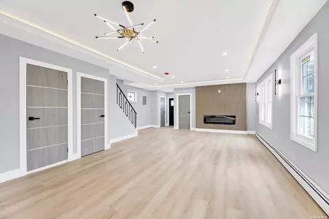 137-01 232nd St, Laurelton, NY 11413