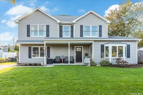 42 Ring Ln, Levittown, NY 11756