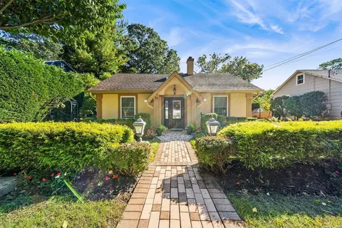 26 Cedar Ave, Locust Valley, NY 11560