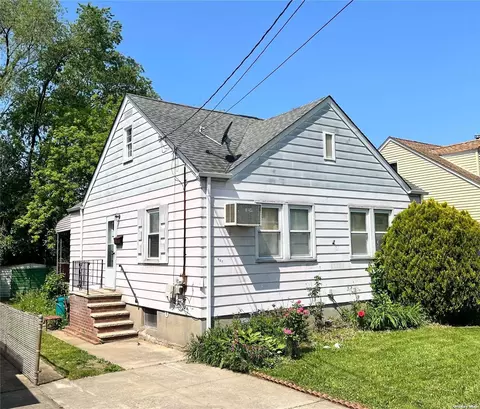 957 N 7th St, New Hyde Park, NY 11040