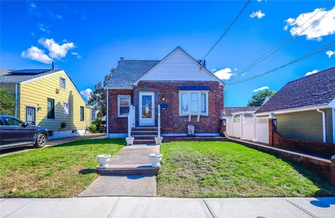 134-35 244th St, Rosedale, NY 11422