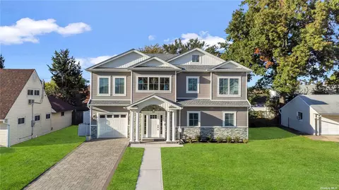 37 Autumn Ln, Hicksville, NY 11801