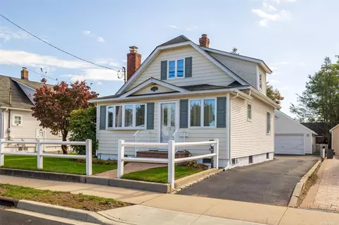 213 Plainview Rd, Hicksville, NY 11801