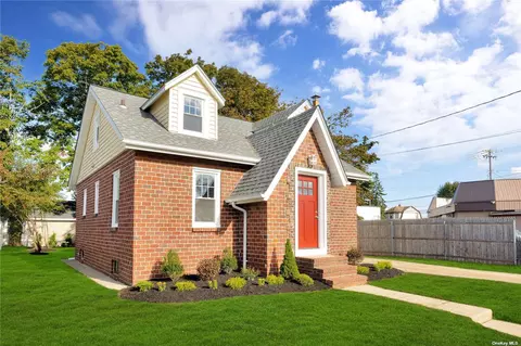 1 Yoakum Ave, Farmingdale, NY 11735