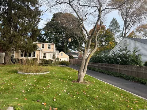 33 Nursery St, Locust Valley, NY 11560