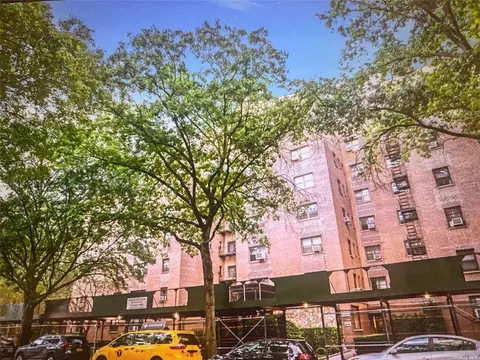 31-31 138th St #4L, Flushing, NY 11354