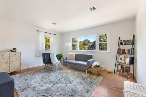 4 University Pl, Staten Island, NY 10301
