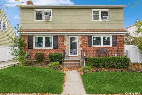 821 Jerusalem Ave, Merrick, NY 11566
