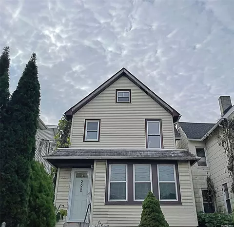 222 Market St, Staten Island, NY 10310