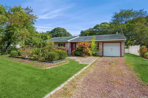 185 Van Buren St, Mastic, NY 11950
