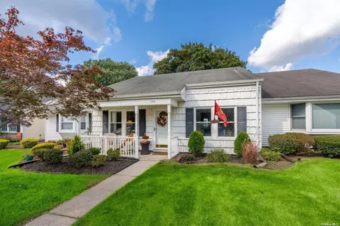 133 Forge Ln #133, Coram, NY 11727
