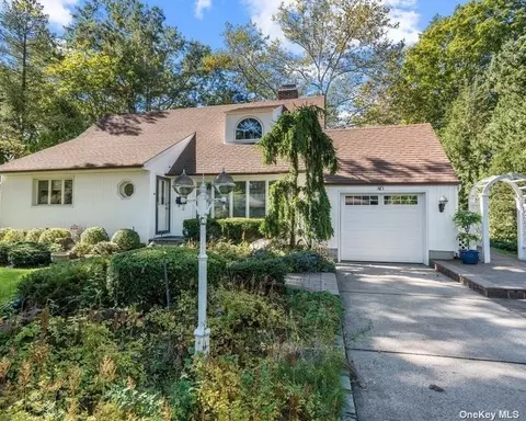 80 Willow Gate, East Hills, NY 11577