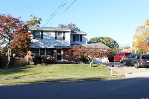 35 Lebrun St, Port Jefferson Station, NY 11776