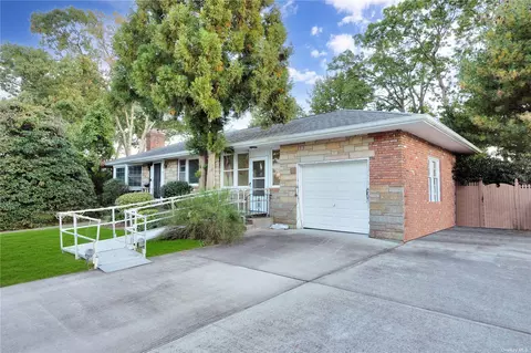 10 Maple Ave, Farmingdale, NY 11735