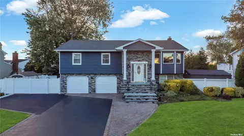 168 Anchorage Dr, West Islip, NY 11795