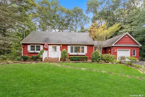 243 Waterford Rd, Oakdale, NY 11769