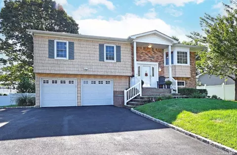 45 Carnegie Dr, Smithtown, NY 11787